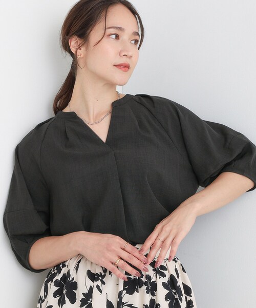 DRESKIP(ドレスキップ)の「【S-LL/洗濯後しわになりにくい】ランタンスリーブで女性らしく 5分袖スキッパーブラウス(シャツ/ブラウス・レディース・ピンク系/チャコールグレー/ブルー系その他4/ブラウン系2・04/03/02/01)」の2枚目の写真