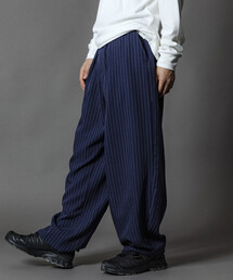 限定展開 ワイドシルエット バレルレッグ スラックス パンツ