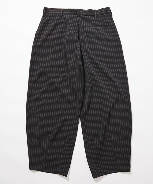 FREAK'S STORE(フリークスストア)の「限定展開 ワイドシルエット バレルレッグ スラックス パンツ(スラックス・メンズ・ブラック系その他/ブラック/ブルー系その他/グレー・SMALL/LARGE/MEDIUM)」の9枚目の写真