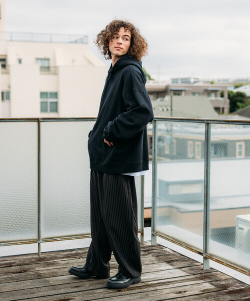 FREAK'S STORE(フリークスストア)の「限定展開 ワイドシルエット バレルレッグ スラックス パンツ(スラックス・メンズ・ブラック系その他/ブラック/ブルー系その他/グレー・SMALL/LARGE/MEDIUM)」の13枚目の写真