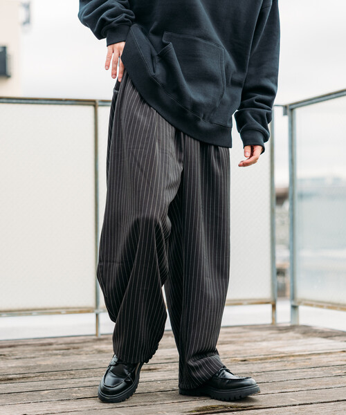 FREAK'S STORE(フリークスストア)の「限定展開 ワイドシルエット バレルレッグ スラックス パンツ(スラックス・メンズ・ブラック系その他/ブラック/ブルー系その他/グレー・SMALL/LARGE/MEDIUM)」の22枚目の写真