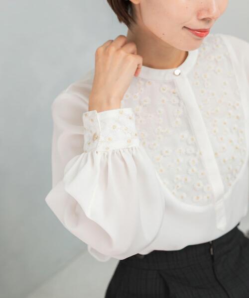 URBAN RESEARCH ROSSO WOMEN(アーバンリサーチ ロッソ)の「ウォッシャブルフラワー刺繍レースブラウス(シャツ/ブラウス・レディース・ブラック/オフホワイト/ベージュ系その他・FREE)」の6枚目の写真