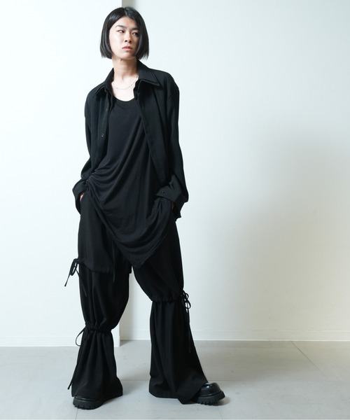Ruze(ルゼ)の「Asymmetry drawstring wide pants / アシンメトリー ドローストリング ワイドパンツ(その他パンツ・メンズ・ブラック・FREE)」の7枚目の写真