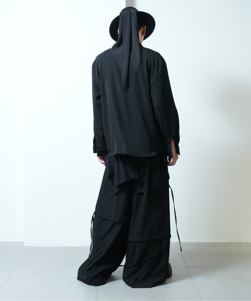Ruze(ルゼ)の「Asymmetry drawstring wide pants / アシンメトリー ドローストリング ワイドパンツ(その他パンツ・メンズ・ブラック・FREE)」の10枚目の写真