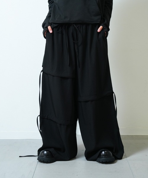 Ruze(ルゼ)の「Asymmetry drawstring wide pants / アシンメトリー ドローストリング ワイドパンツ(その他パンツ・メンズ・ブラック・FREE)」の17枚目の写真