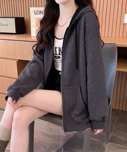 yuue' ( wear )(ユーイ)の「ラメグリッターオーバーサイズジップフーディー/キラキラパーカー(パーカー・レディース・ブラック/チャコールグレー・FREE)」の13枚目の写真