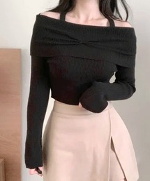 ホルターネックオフショルリブニット