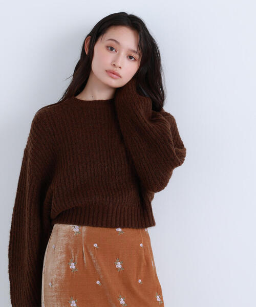 NATURAL BEAUTY BASIC（ナチュラルビューティーベーシック）の「◇【BLANC】クロップドアゼフォルムニット（ニット/セーター・レディース・ダークブラウン/ピンク/ライトグリーン・FREE）」の2枚目の写真
