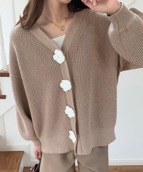 LAUIR（ラウアー）の「花デザインビッグシルエットニットカーディガン（カーディガン/ボレロ・レディース・ピンク/アイボリー/ピンクベージュ・MEDIUM/LARGE）」の16枚目の写真