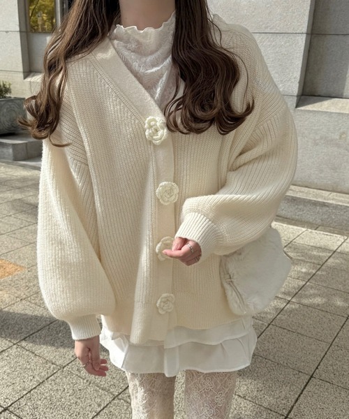 LAUIR（ラウアー）の「花デザインビッグシルエットニットカーディガン