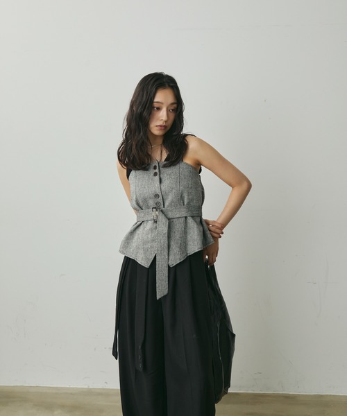 Lunea（ルネア）の「ベルト付き2wayビスチェ（キャミソール・レディース・グレー/ブラウン・FREE）」の4枚目の写真