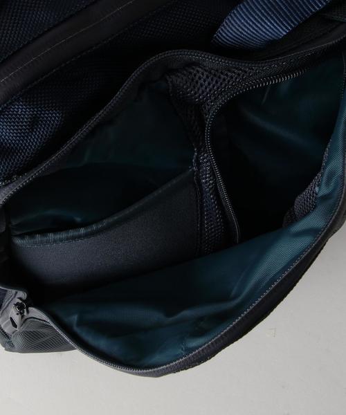 THE NORTH FACE（ザノースフェイス）の「＜THE NORTH FACE（ザ・ノースフェイス）＞ Shuttle Brief（ビジネスバッグ・メンズ・ブラック/ネイビー・FREE）」の7枚目の写真