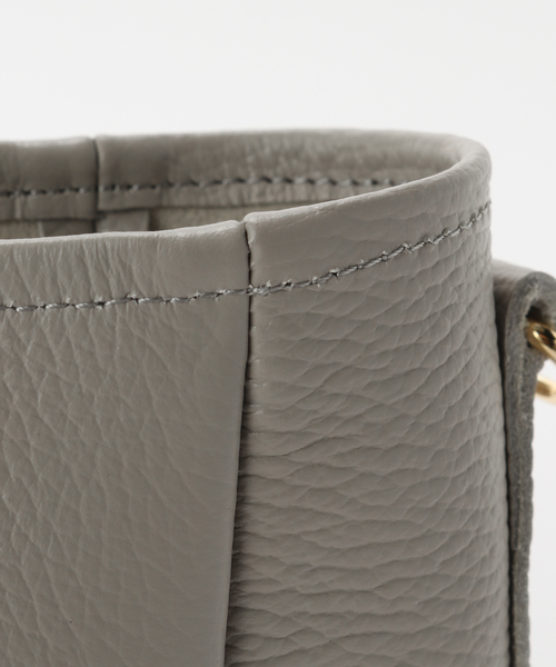 OUTDOOR PRODUCTS（アウトドアプロダクツ）の「YOUNG&OLSEN EMBOSSED LEATHER D TOTE M（ショルダーバッグ・レディース・ブラック/ベージュ・FREE）」の12枚目の写真