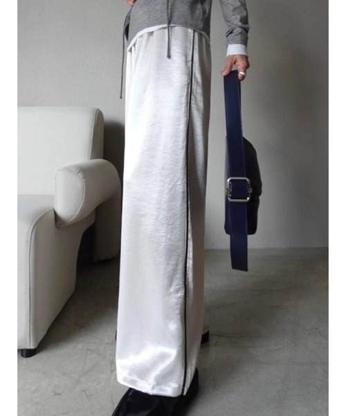 TRUNC(トランクエイティーエイト)の「Side Line Satin Pants(その他パンツ・レディース・ブラック/アイボリー・FREE)」の2枚目の写真