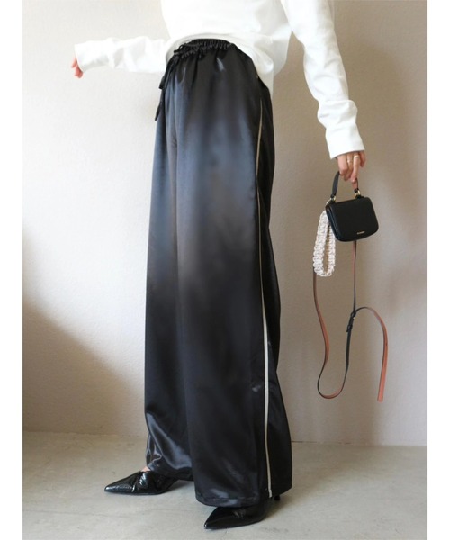 TRUNC(トランクエイティーエイト)の「Side Line Satin Pants(その他パンツ・レディース・ブラック/アイボリー・FREE)」の1枚目の写真