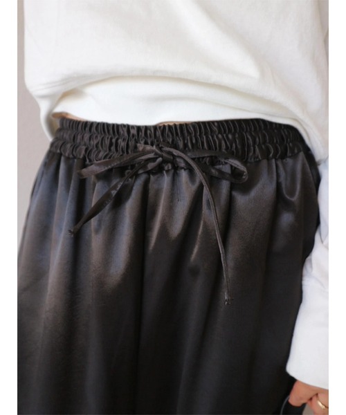 TRUNC(トランクエイティーエイト)の「Side Line Satin Pants(その他パンツ・レディース・ブラック/アイボリー・FREE)」の18枚目の写真