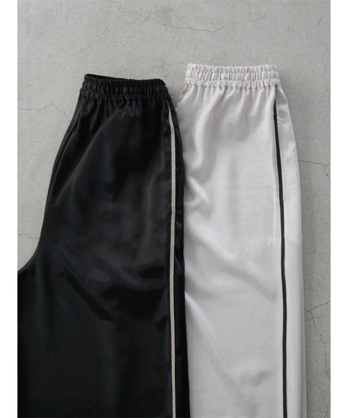 TRUNC(トランクエイティーエイト)の「Side Line Satin Pants(その他パンツ・レディース・ブラック/アイボリー・FREE)」の8枚目の写真