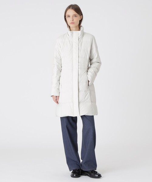 BLUE LABEL CRESTBRIDGE(ブルーレーベルクレストブリッジ)の「【一部店舗限定】タフタロングダウンコート(ダウンジャケット/コート・レディース・ダークネイビー/ブラック/ホワイト系その他・40/36/38)」の5枚目の写真