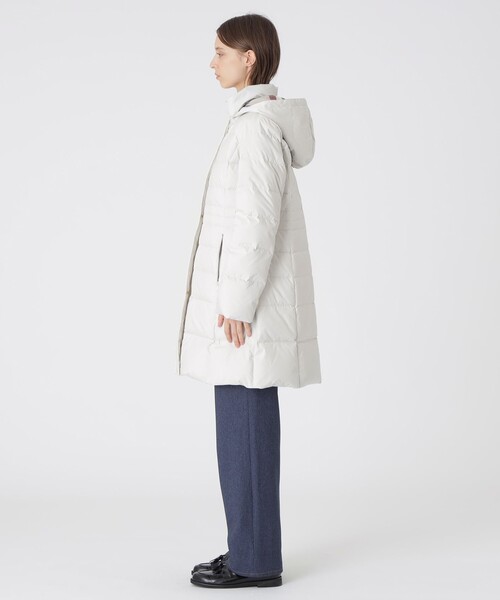 BLUE LABEL CRESTBRIDGE(ブルーレーベルクレストブリッジ)の「【一部店舗限定】タフタロングダウンコート(ダウンジャケット/コート・レディース・ダークネイビー/ブラック/ホワイト系その他・40/36/38)」の6枚目の写真
