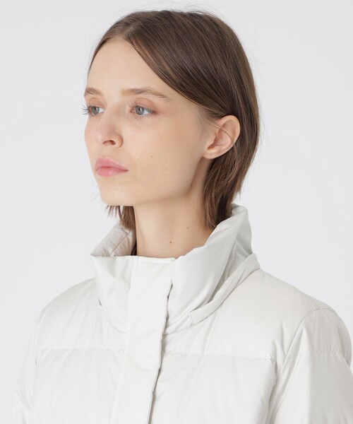BLUE LABEL CRESTBRIDGE(ブルーレーベルクレストブリッジ)の「【一部店舗限定】タフタロングダウンコート(ダウンジャケット/コート・レディース・ダークネイビー/ブラック/ホワイト系その他・40/36/38)」の8枚目の写真
