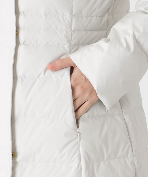 BLUE LABEL CRESTBRIDGE(ブルーレーベルクレストブリッジ)の「【一部店舗限定】タフタロングダウンコート(ダウンジャケット/コート・レディース・ダークネイビー/ブラック/ホワイト系その他・40/36/38)」の9枚目の写真