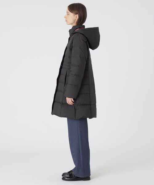 BLUE LABEL CRESTBRIDGE(ブルーレーベルクレストブリッジ)の「【一部店舗限定】タフタロングダウンコート(ダウンジャケット/コート・レディース・ダークネイビー/ブラック/ホワイト系その他・40/36/38)」の14枚目の写真