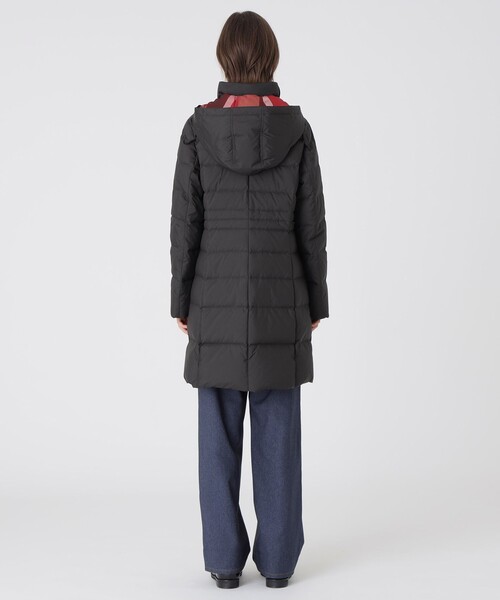 BLUE LABEL CRESTBRIDGE(ブルーレーベルクレストブリッジ)の「【一部店舗限定】タフタロングダウンコート(ダウンジャケット/コート・レディース・ダークネイビー/ブラック/ホワイト系その他・40/36/38)」の15枚目の写真