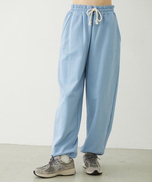 MILKFED.（ミルクフェド）の「LOOSE SWEATPANTS（スウェットパンツ・レディース・ライトブルー/ブラック/オートミール・M/S）」の8枚目の写真