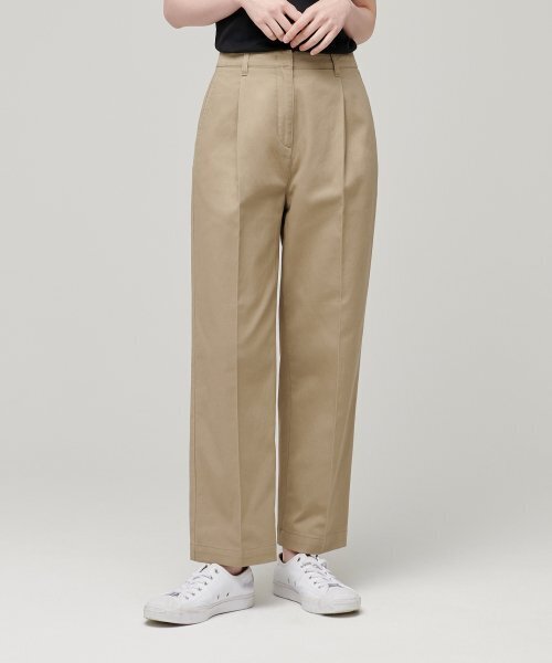 MUSINSA STANDARD WOMAN（ムシンサスタンダードウーマン）の「ウィメンズテーパードチノパンツ[ベージュ]（その他パンツ・レディース・その他・30/24/25/26/27/29）」の2枚目の写真