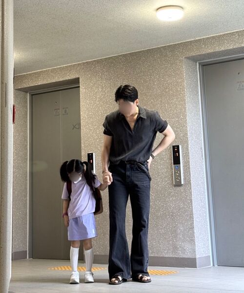 WESLEYHYUSTON（ウェズリーユーストン）の「Sleek zipper detail boots cut denim pants black（デニムパンツ・メンズ・その他・SMALL/MEDIUM/LARGE）」の4枚目の写真