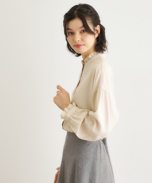 LAURA ASHLEY(ローラアシュレイ)の「【洗える/羽織に使える】セルロース フリルブラウス(シャツ/ブラウス・レディース・ベージュ/レッド・38)」の3枚目の写真
