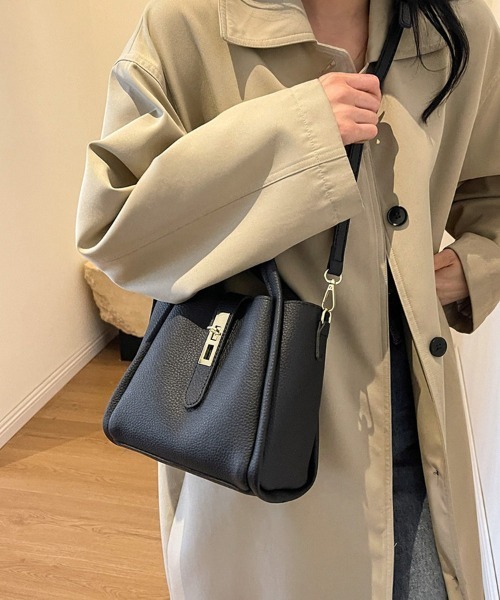 ReRe(リリ)の「ゴールドジップスクエア型2WAYハンドバッグ(ハンドバッグ・レディース・オフホワイト/グレイッシュベージュ/ライトブルー/ブラック/ブラウン/ダークブラウン/シルバー/イエロー/ピンク・FREE)」の3枚目の写真