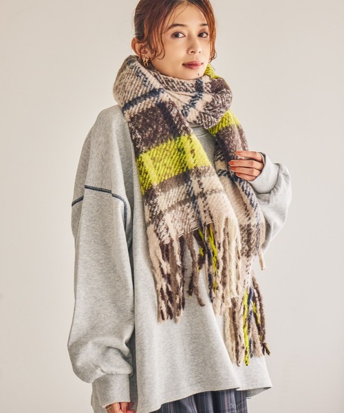 studio CLIP（スタディオクリップ）の「静電気軽減ふわふわストール（マフラー・レディース・ブルー/イエロー/オレンジ/ベージュ/ピンク/グリーン・FREE）」の2枚目の写真