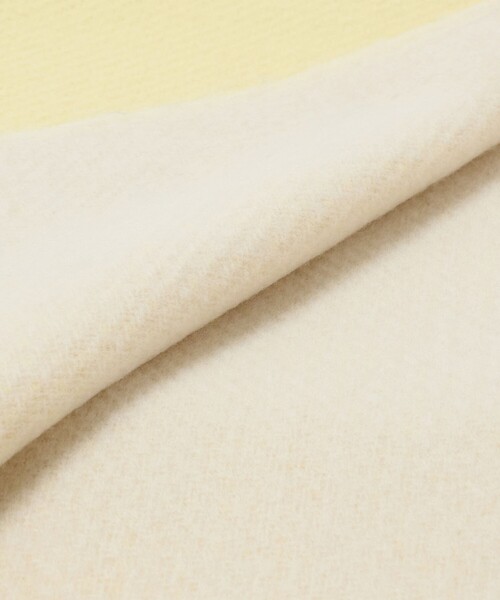 BEAUTY&YOUTH UNITED ARROWS（ビューティーアンドユースユナイテッドアローズ）の「リバーシブル ソフト マフラー（マフラー・レディース・オフホワイト/ネイビー/イエロー・FREE）」の4枚目の写真