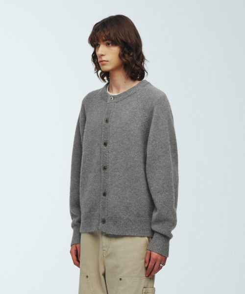 KNITTED(ニッティド)の「シェギドック ウール100% ラウンドカーディガン グレー(カーディガン/ボレロ・レディース・その他・LARGE/MEDIUM/X-LARGE)」の3枚目の写真