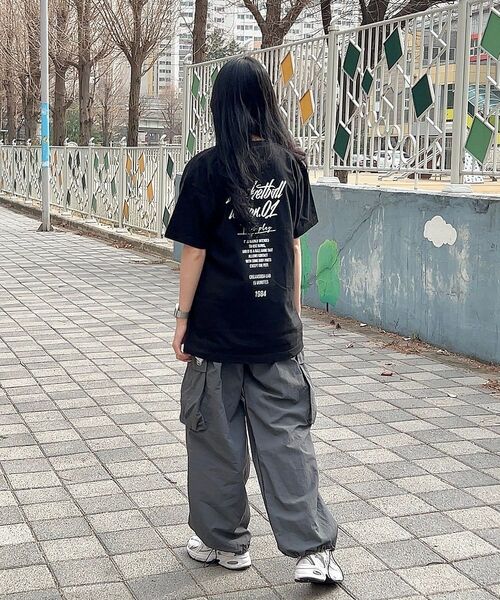 CREAM SODA LAB（クリームソーダラボ）の「15MIN クォーター チームプレイ グラフィック ロゴ 半袖Tシャツ ブラック ホワイト（Tシャツ/カットソー・レディース・その他・LARGE/MEDIUM/X-LARGE/XX-LARGE）」の4枚目の写真