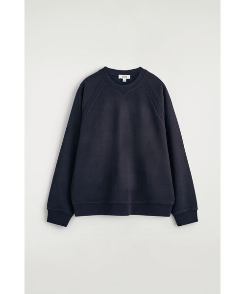 COS（コス）の「コーデュロイジャージースウェットシャツ（スウェット・メンズ・ネイビー・M/XL/L/S/XS）」の6枚目の写真