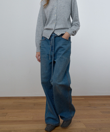 CACELE（カッセル）の「WIDE LEG BELTED JEANS, WASHED BLUE（デニムパンツ）」