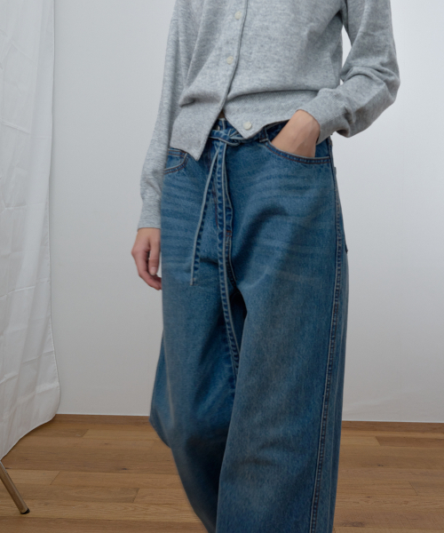 CACELE(カッセル)の「WIDE LEG BELTED JEANS, WASHED BLUE(デニムパンツ・レディース・スカイブルー・SMALL/MEDIUM)」の9枚目の写真