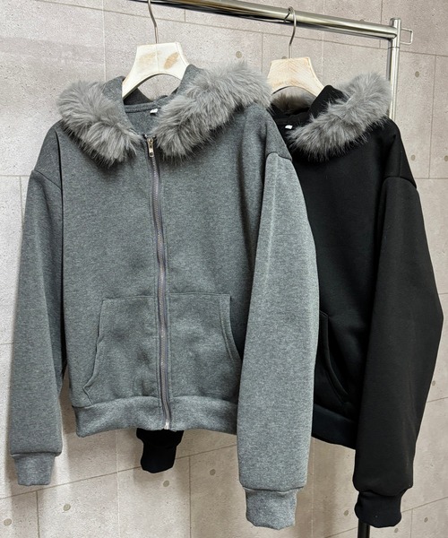NANEA(ナネア)の「裏起毛フェイクファーフード クロップド丈ジップパーカー(パーカー・レディース・グレー/ブラック・SMALL/MEDIUM/LARGE)」の12枚目の写真