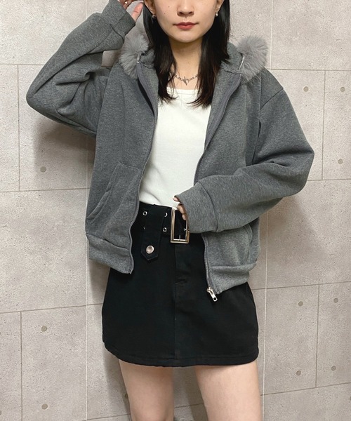 NANEA(ナネア)の「裏起毛フェイクファーフード クロップド丈ジップパーカー(パーカー・レディース・グレー/ブラック・SMALL/MEDIUM/LARGE)」の14枚目の写真