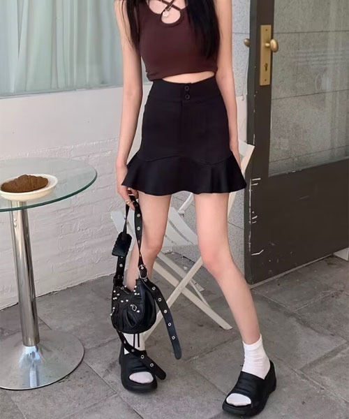 VIBGYOR Women(ヴィブジョー ウィメン)の「【Mayree】ミニ丈 マーメイド フレア スカート(スカート・レディース・ブラック・MEDIUM)」の5枚目の写真
