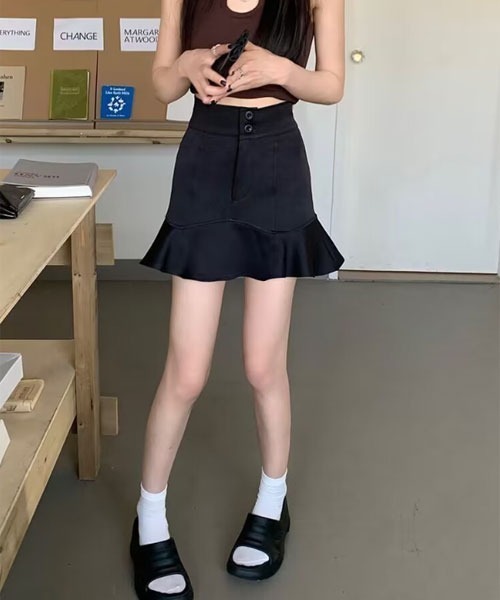 VIBGYOR Women(ヴィブジョー ウィメン)の「【Mayree】ミニ丈 マーメイド フレア スカート(スカート・レディース・ブラック・MEDIUM)」の3枚目の写真