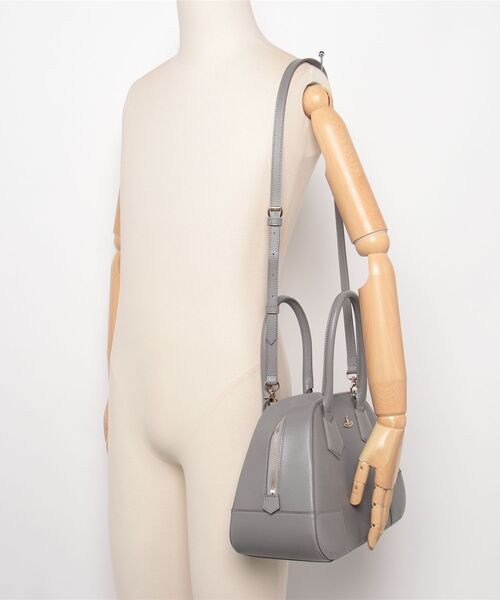 Vivienne Westwood MAN（ヴィヴィアンウエストウッドマン）の「EXECUTIVE LEATHER YASMIN BAG（Tシャツ/カットソー・メンズ・ブラック・FREE）」の5枚目の写真