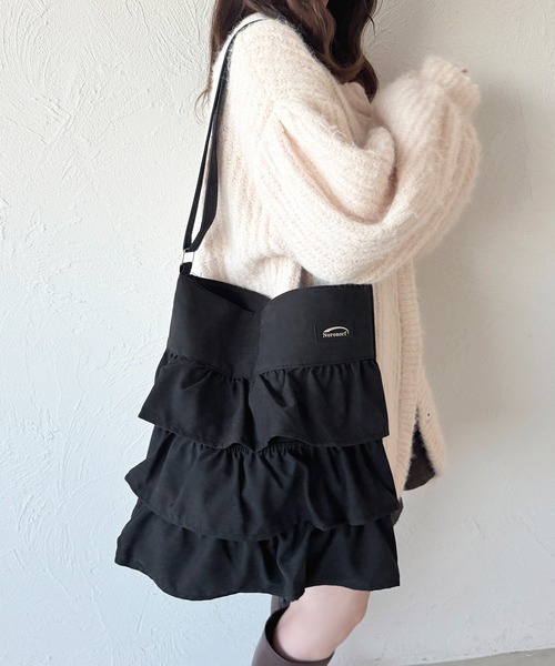 apres jour（アプレジュール）の「【apres jour×ARIAZ】３段フリルトートバッグ（トートバッグ・レディース・ブラック/オフホワイト・FREE）」の2枚目の写真