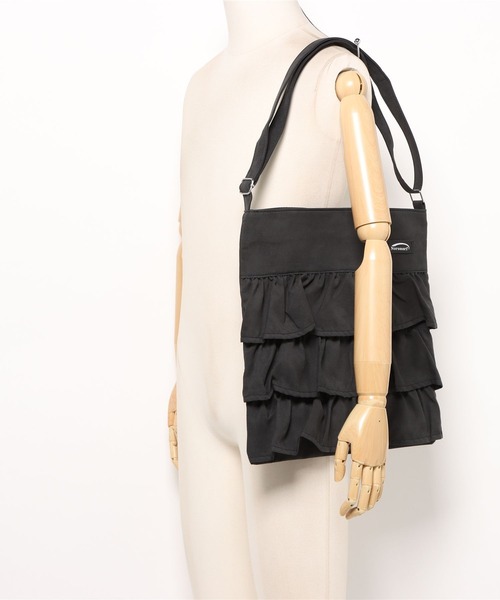 apres jour（アプレジュール）の「【apres jour×ARIAZ】３段フリルトートバッグ（トートバッグ・レディース・ブラック/オフホワイト・FREE）」の8枚目の写真
