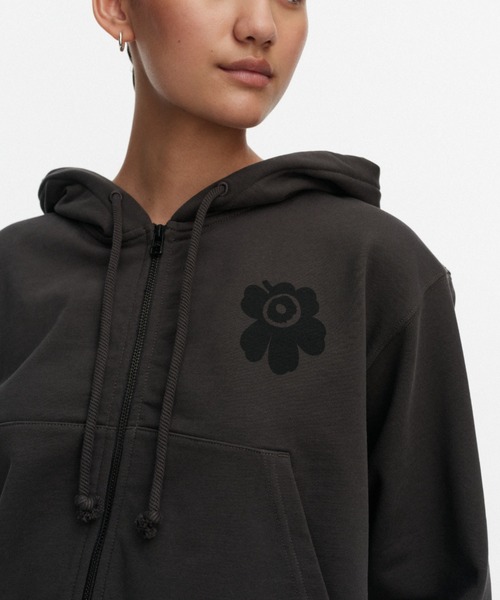 marimekko(マリメッコ)の「【kioski】Joggi Unikko / hoodie(パーカー・レディース・ブラック・SMALL/MEDIUM)」の4枚目の写真
