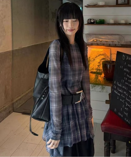 AsheKsha（アシクシャ）の「タイトル：不規則チェック柄メッシュトップス（シャツ/ブラウス・レディース・パープル・M）」の5枚目の写真
