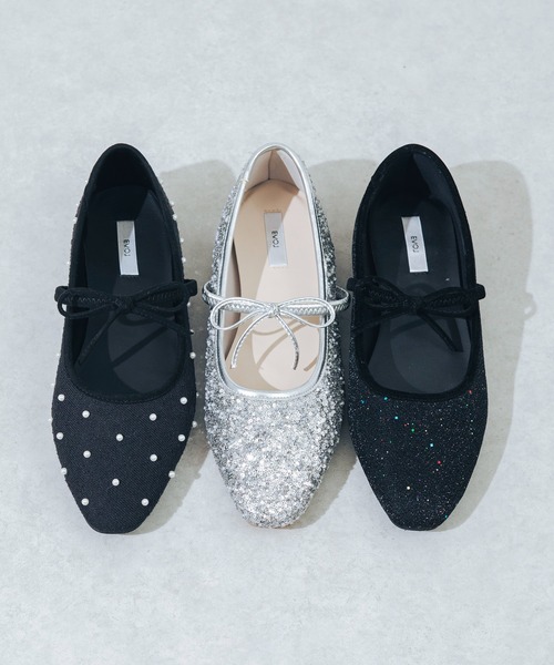 EVOL（イーボル）の「【ふかふか・クッション入り】ラウンドリボンメリージェーンフラットパンプス CA23863（バレエシューズ・レディース・ブラック/ブラック系その他/シルバー・22.0cm/22.5cm/23.0cm/23.5cm/24.0cm/24.5cm/25.0cm）」の3枚目の写真