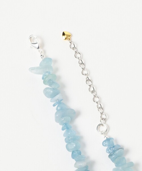 BEAMS BOY(ビームスボーイ)の「ROSETTA PRAYER / CRYSTAL CHIP NECKLACE(ネックレス・レディース・レッド系その他7/サックスブルー・ONE SIZE)」の6枚目の写真